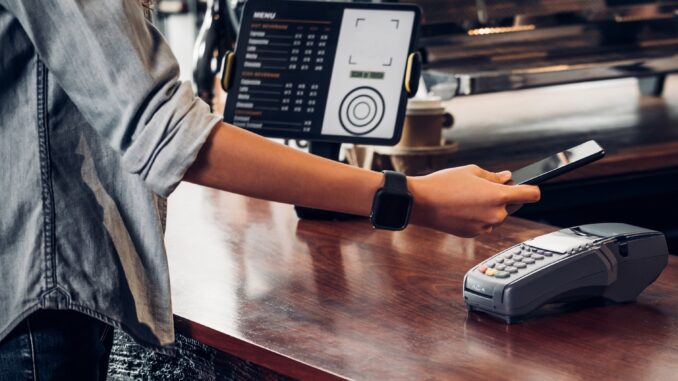 How Restaurants Can Streamline Expense Management with Virtual Credit Cards for Employees